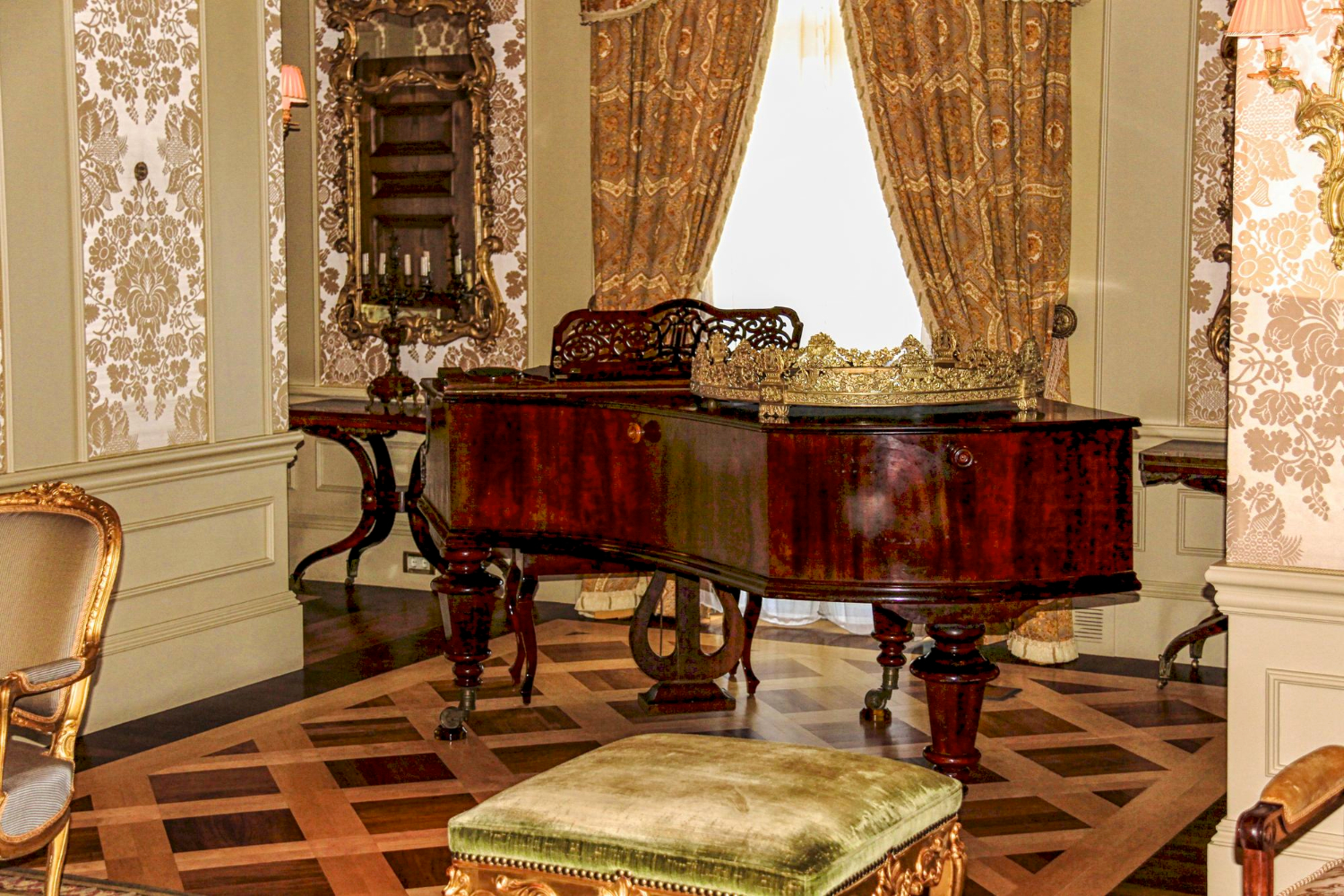 Baroque Film Furniture For Epic Cinema